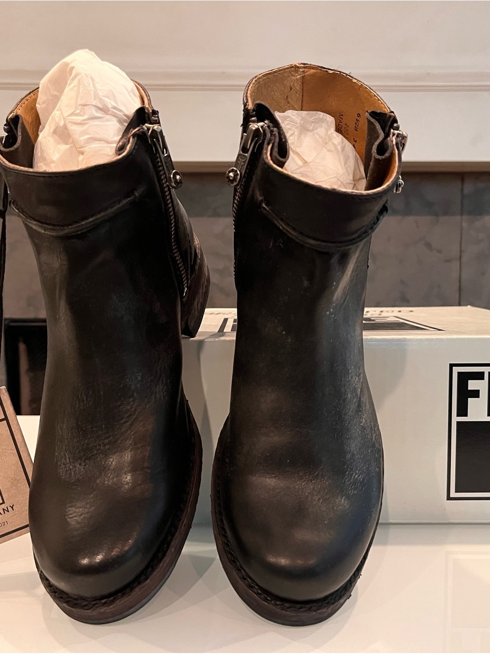 NIB Frye Veronica Seam Short Black Leather Low Ankle Boots Size 6.5B